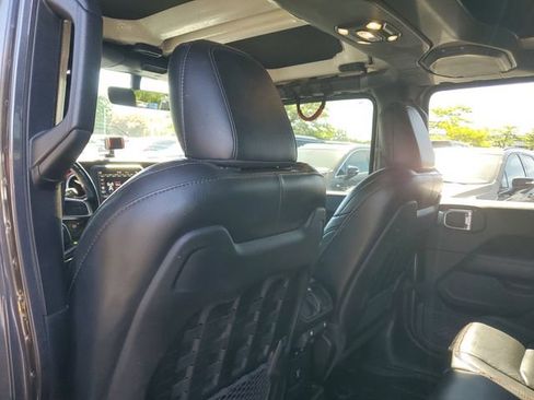 Used 2022 Jeep Wrangler Unlimited Rubicon w/ Dual Top Group AWD/4WD image 8