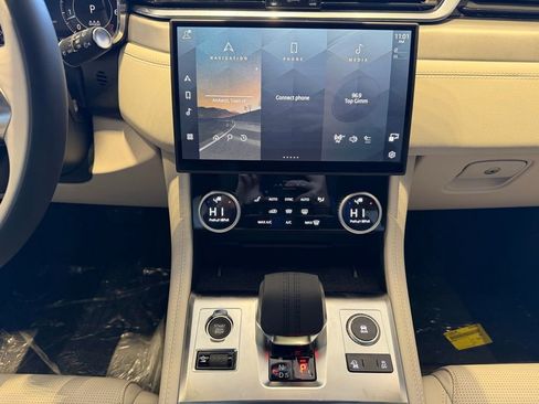 New 2025 Jaguar F-PACE R-Dynamic S AWD/4WD image 21