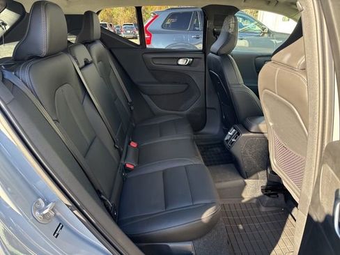 Certified 2025 Volvo XC40 B5 Core w/ Protection Package Premier image 18