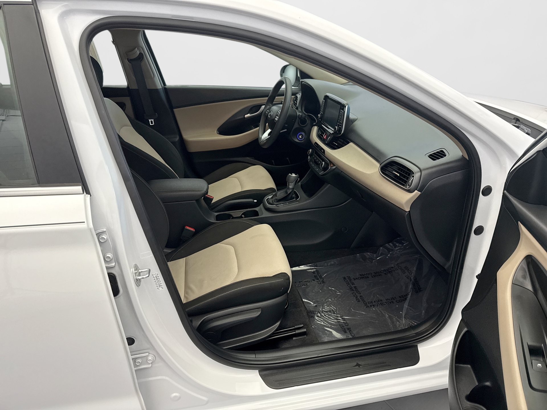 Used 2020 Hyundai Elantra GT FWD image 16