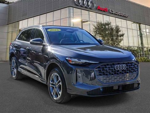 Used 2025 Audi Q5 Premium w/ Convenience Package image 5