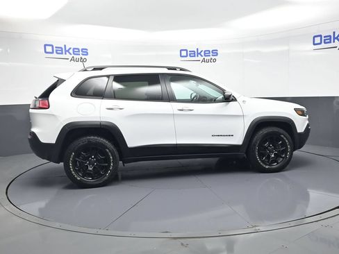 Used 2019 Jeep Cherokee Trailhawk w/ Comfort/Convenience Group AWD/4WD image 9
