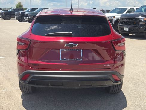 Used 2024 Chevrolet Trax RS w/ Sunroof Package FWD image 4