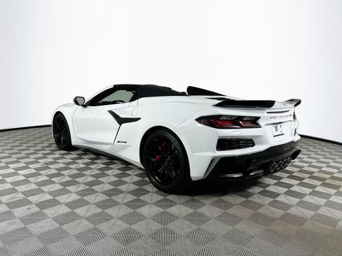 Used 2025 Chevrolet Corvette Z06 RWD image 5