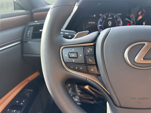 Used 2025 Lexus ES 350 w/ Premium Package image 16