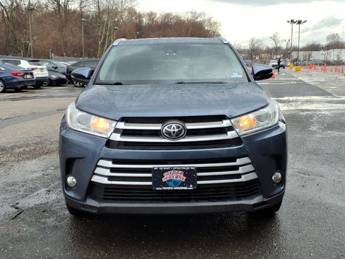 Used 2017 Toyota Highlander XLE AWD/4WD image 2