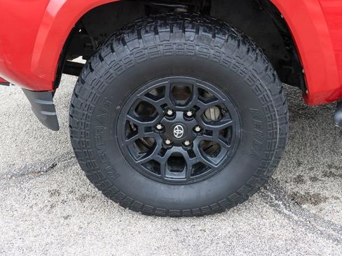 Used 2019 Toyota Tacoma SR5 AWD/4WD image 7