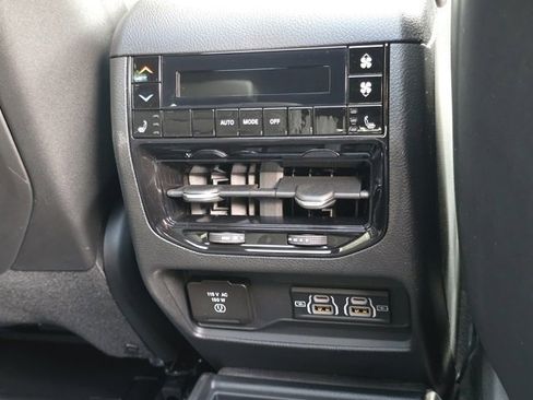 Used 2025 Jeep Grand Cherokee L Limited image 34