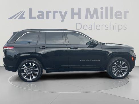 Used 2024 Jeep Grand Cherokee Overland w/ Luxury Tech Group IV AWD/4WD image 6