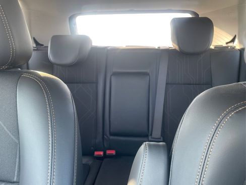 Used 2022 Chevrolet Trax LT w/ LT Convenience Package image 10