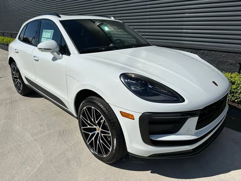 Certified 2026 Porsche Macan AWD/4WD image 11