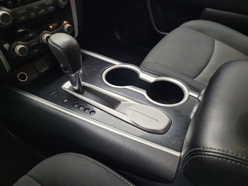 Used 2020 Nissan Pathfinder SV image 26