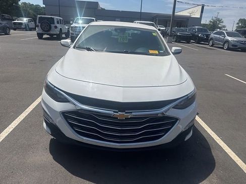 Used 2024 Chevrolet Malibu LT FWD image 2