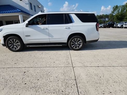 Used 2022 Chevrolet Tahoe LT w/ Luxury Package RWD image 10