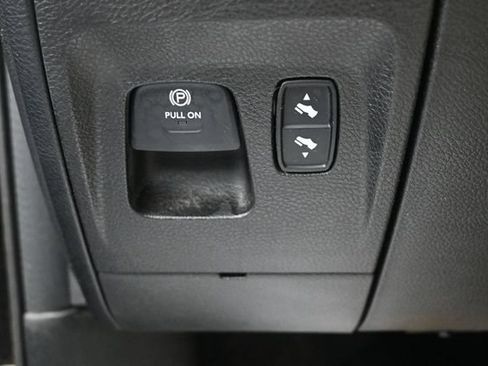 Used 2019 RAM 1500 Laramie AWD/4WD image 9