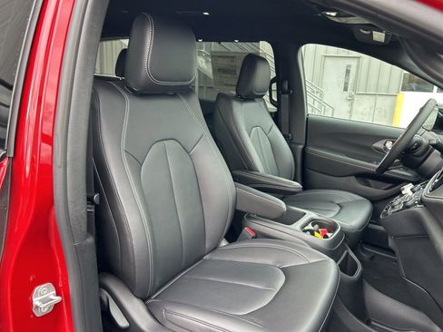 New 2026 Chrysler Pacifica Select AWD/4WD image 41