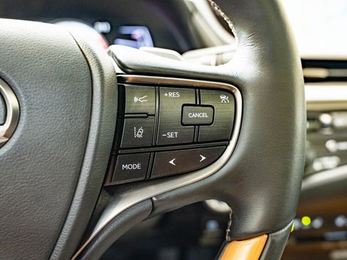 Used 2019 Lexus ES 300h FWD image 28