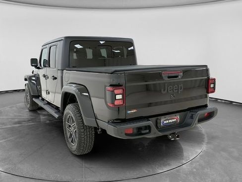 Used 2024 Jeep Gladiator Sport AWD/4WD image 5