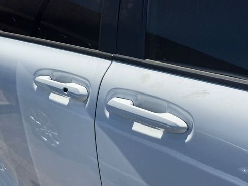 Used 2025 Toyota Sienna LE FWD image 7