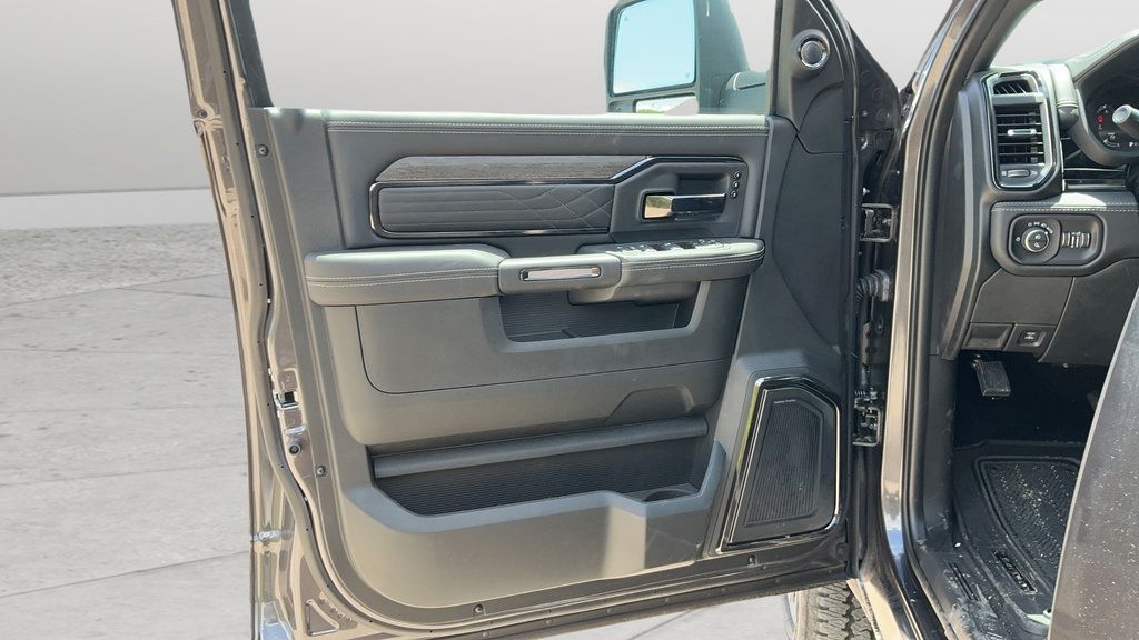 New 2026 RAM 2500 Limited AWD/4WD image 19