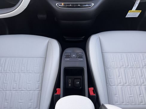 New 2025 FIAT 500 e w/ Quick Order Package 21B Icona image 21