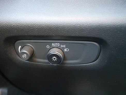 Used 2023 Chevrolet Traverse LT image 27