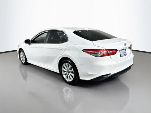 Used 2019 Toyota Camry LE FWD image 5
