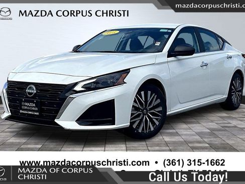 Used 2025 Nissan Altima 2.5 SV FWD image 1