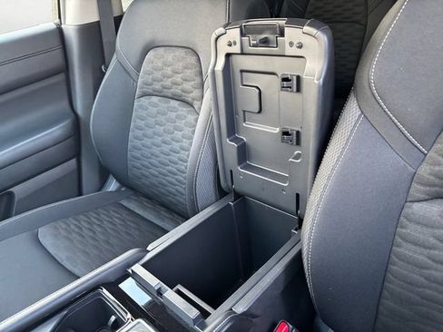 Used 2025 Nissan Pathfinder SV AWD/4WD image 25