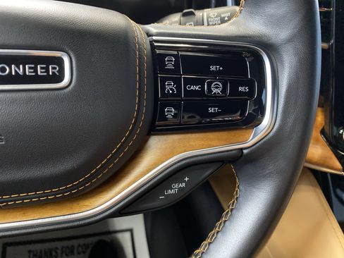 Used 2022 Jeep Grand Wagoneer Series III w/ Rear Seat Video Group 1 image 21