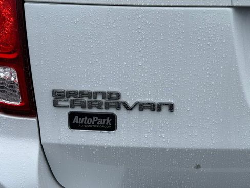 Used 2020 Dodge Grand Caravan SXT image 13