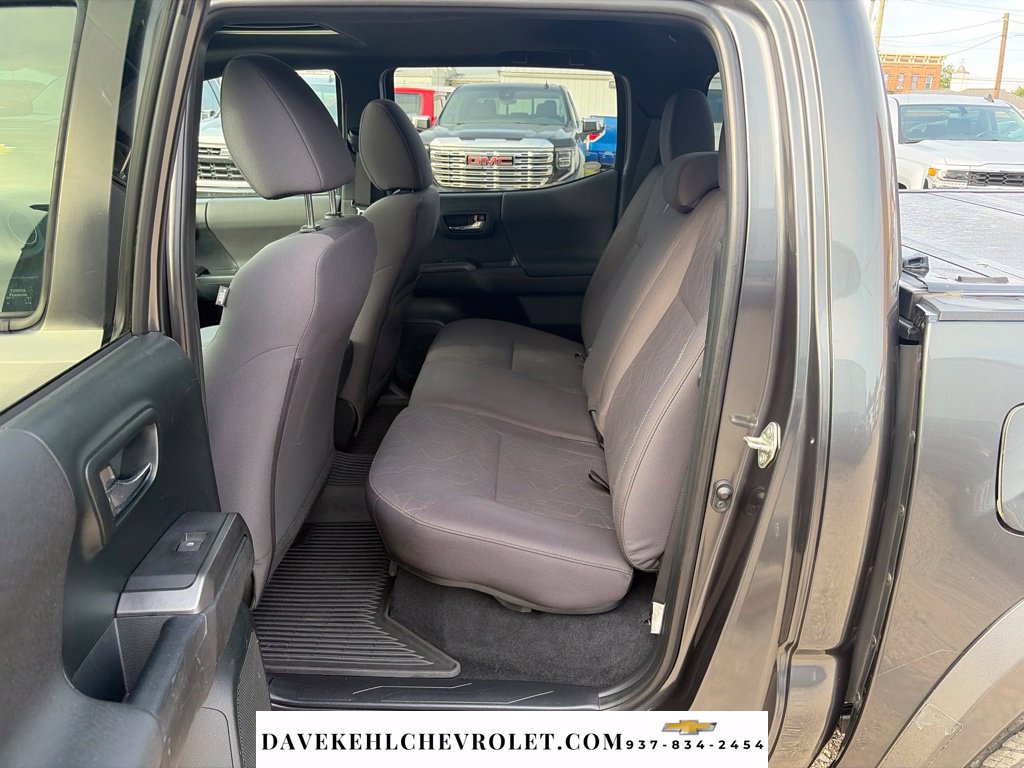 Used 2016 Toyota Tacoma TRD Sport AWD/4WD image 22