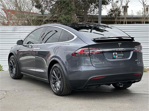 Used 2018 Tesla Model X 100D image 12