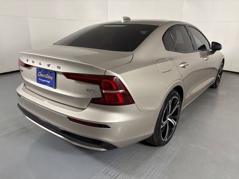 Used 2024 Volvo S60 B5 Core FWD image 8