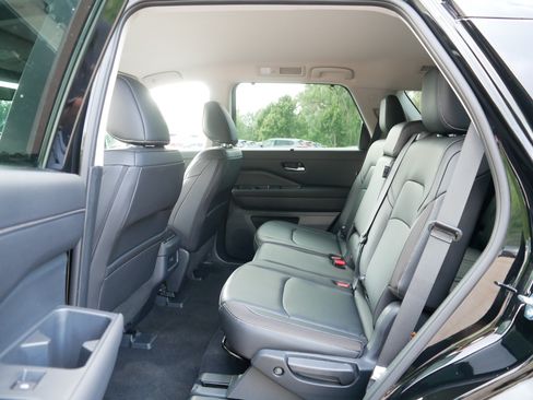 Certified 2025 Nissan Pathfinder SL AWD/4WD image 36