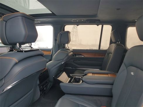 Used 2022 Jeep Grand Wagoneer Series II w/ Premium Group II image 8