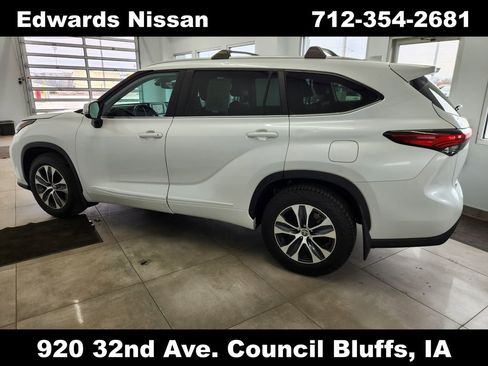 Used 2023 Toyota Highlander XLE image 5