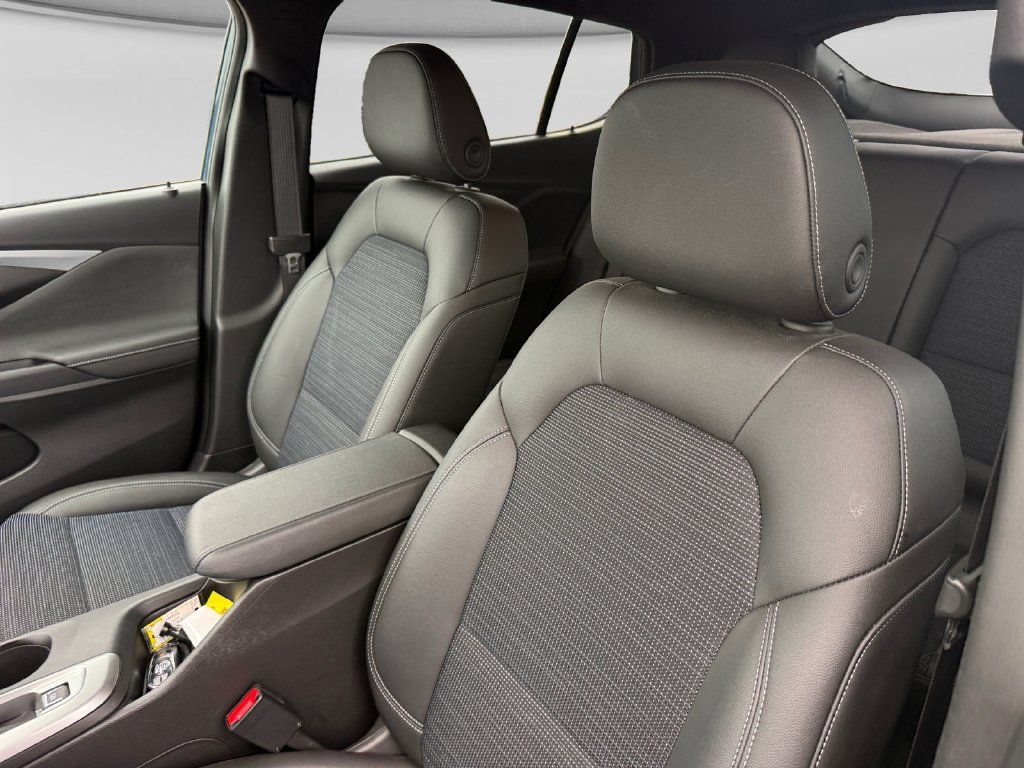 Used 2025 Buick Envista Preferred FWD image 22