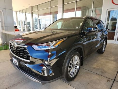 New 2026 Toyota Highlander Platinum image 6
