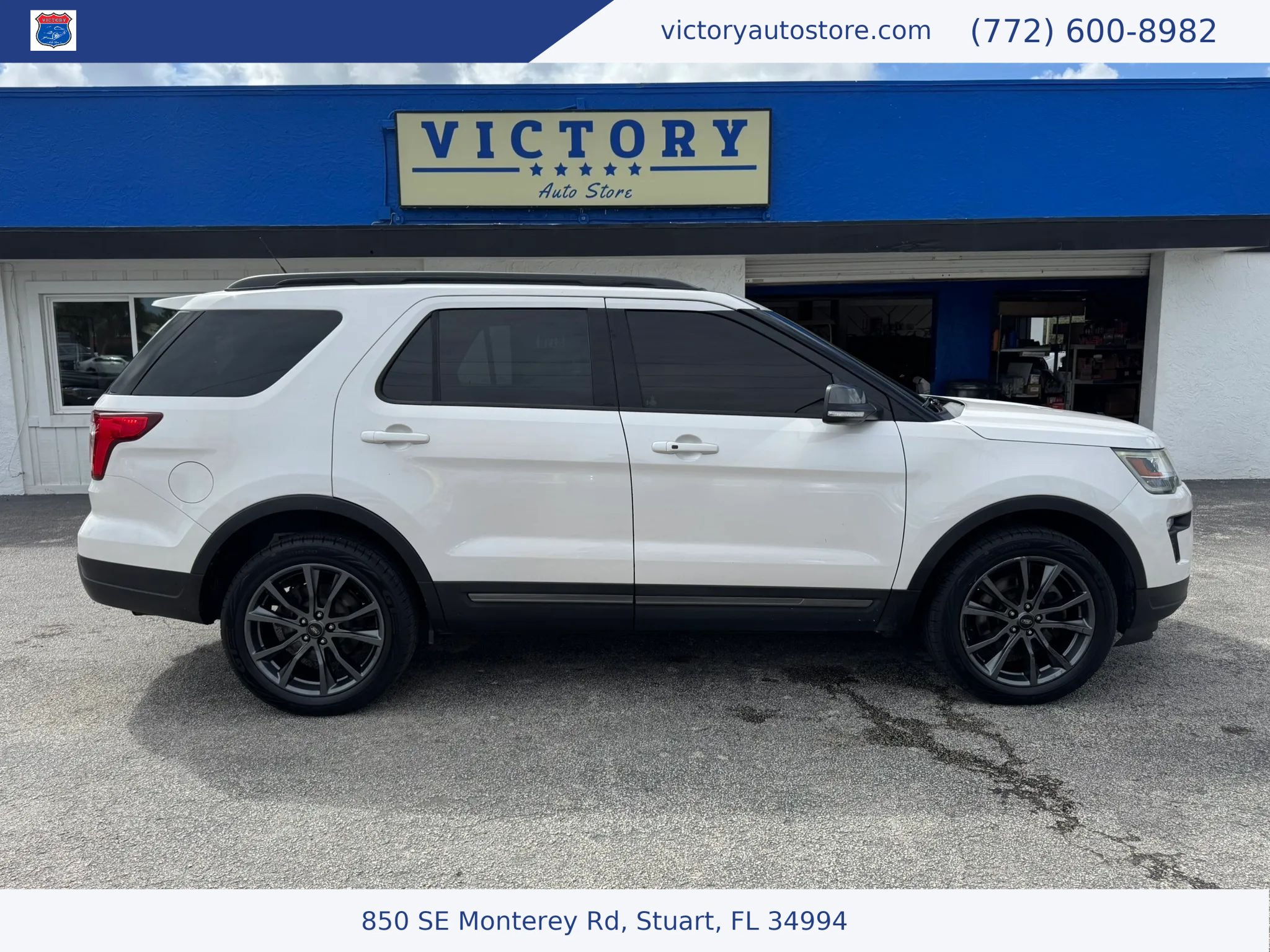 Used 2018 Ford Explorer XLT w/ Equipment Group 202A AWD/4WD image 8
