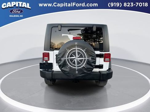 Used 2018 Jeep Wrangler Rubicon w/ Power Convenience Group image 7