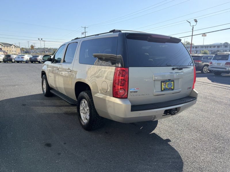 Used 2011 GMC Yukon XL SLT w/ SLT-2 Equipment Package AWD/4WD image 8