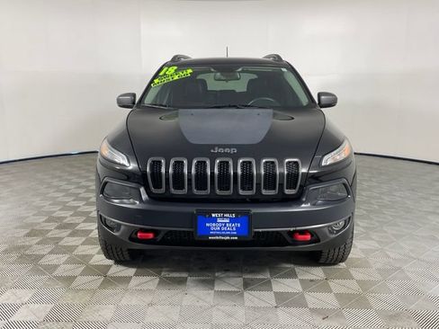 Used 2018 Jeep Cherokee Trailhawk w/ Cold Weather Group AWD/4WD image 28
