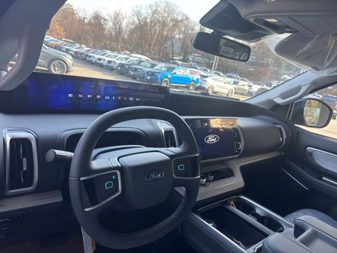 New 2026 Ford Expedition Active image 10