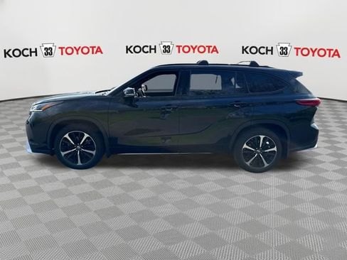 Used 2022 Toyota Highlander XSE AWD/4WD image 4