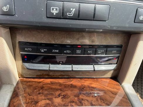 Used 2010 Mercedes-Benz E 350 4MATIC Sedan image 21