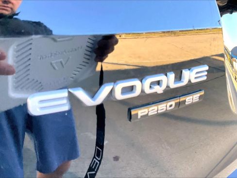 Used 2020 Land Rover Range Rover Evoque SE image 9