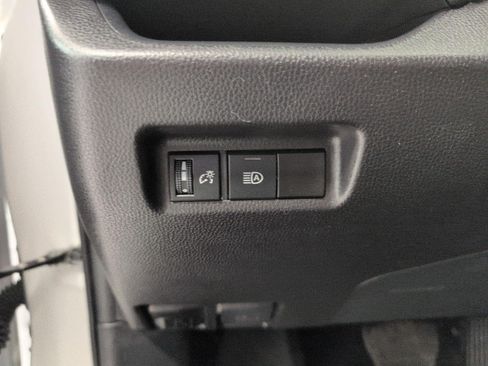 Used 2025 Toyota RAV4 XLE AWD/4WD image 10