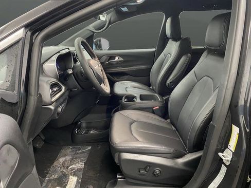 New 2026 Chrysler Voyager LX image 3