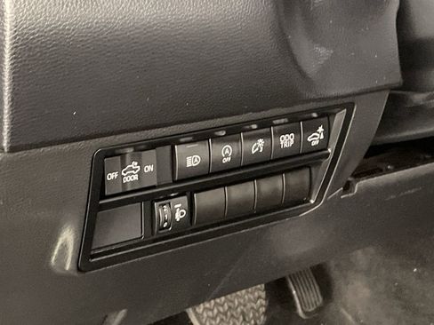 Used 2022 Toyota Tundra SR5 w/ SR5 Convenience Package AWD/4WD image 12